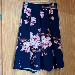 ⚡️3/$50⚡️ Haute Monde ••Midi Navy Floral Skirt